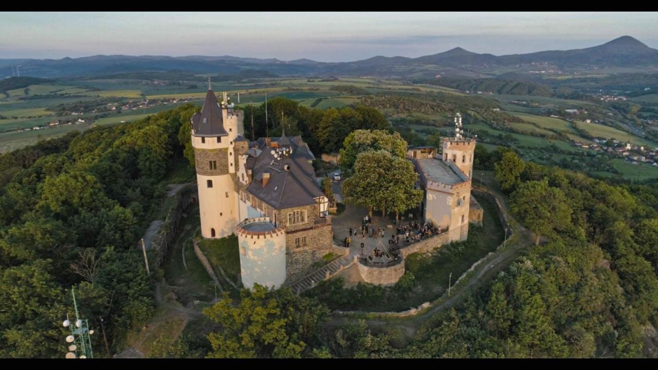 Penzion Hrad Doubravka Cieplice Zewnętrze zdjęcie